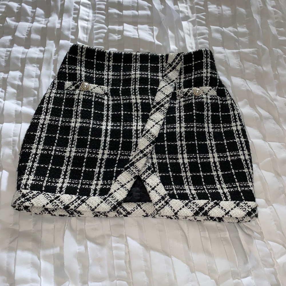 Lulus black and white skirt